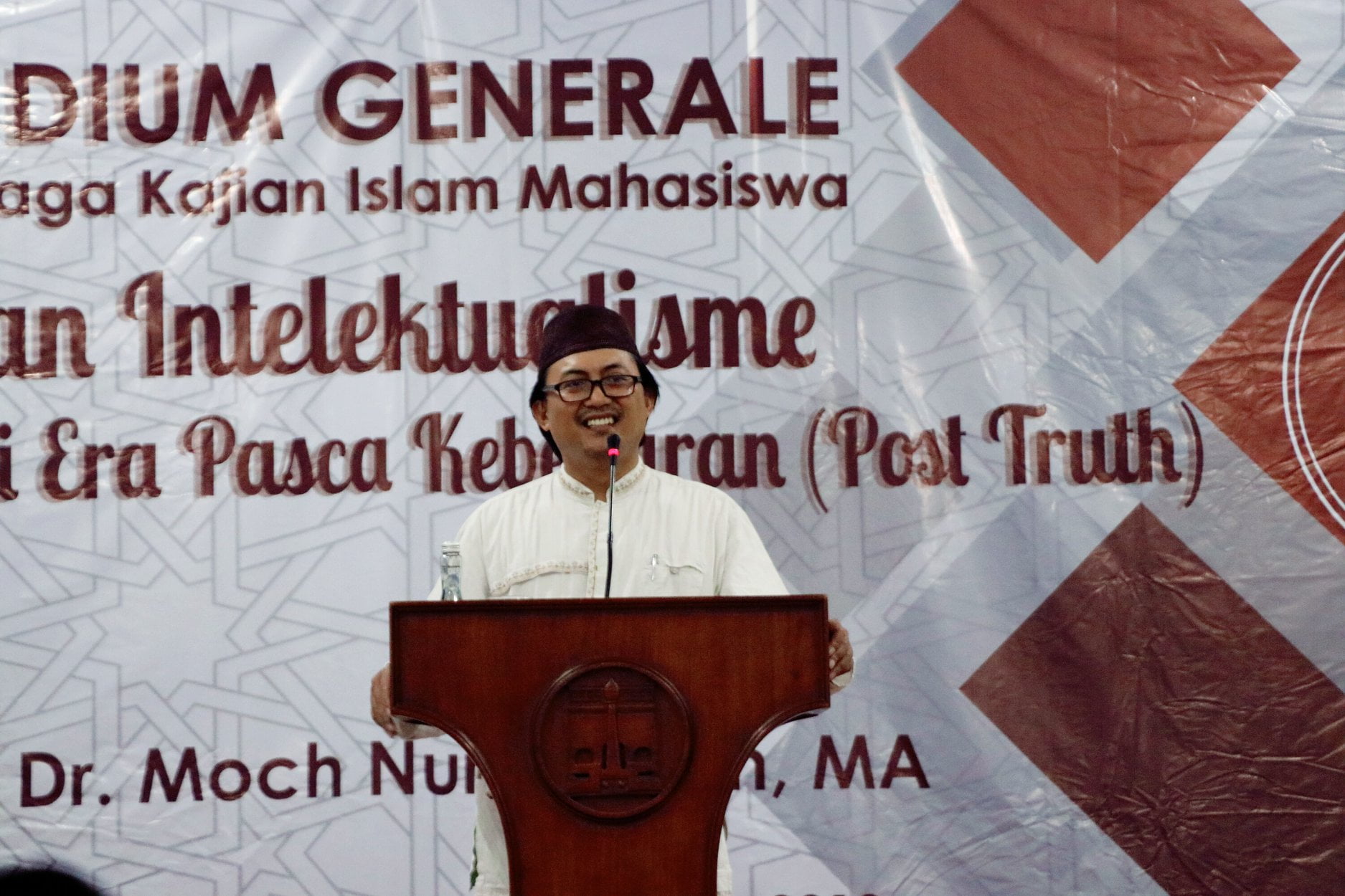 Diskusi Pesantren dan Post-Truth, Dr. Moch Nur Ichwan : Memahami Identitas Pesantren dan Kampanye Islam Moderat adalah Modal Utama Santri