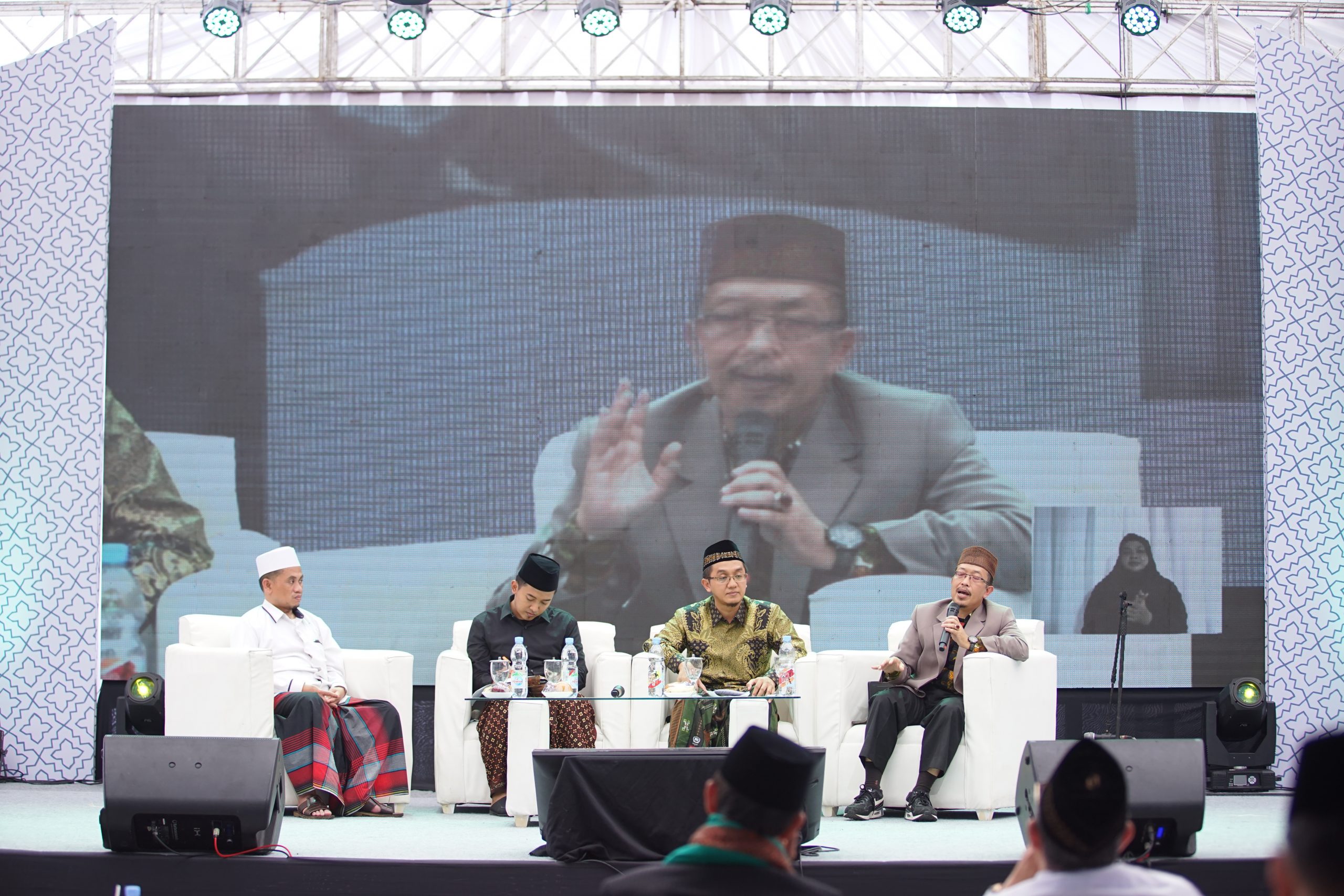 [Panel Session 2] Pengalaman dan Tantangan Ulama Al-Qur’an dalam Menyampaikan Pesan Wasathiyah di Nusantara